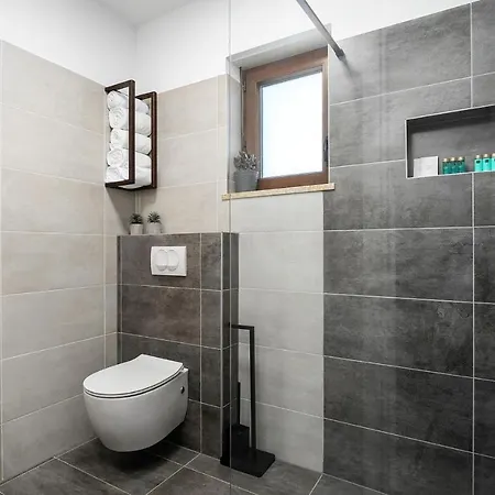 Aria Blu Babici